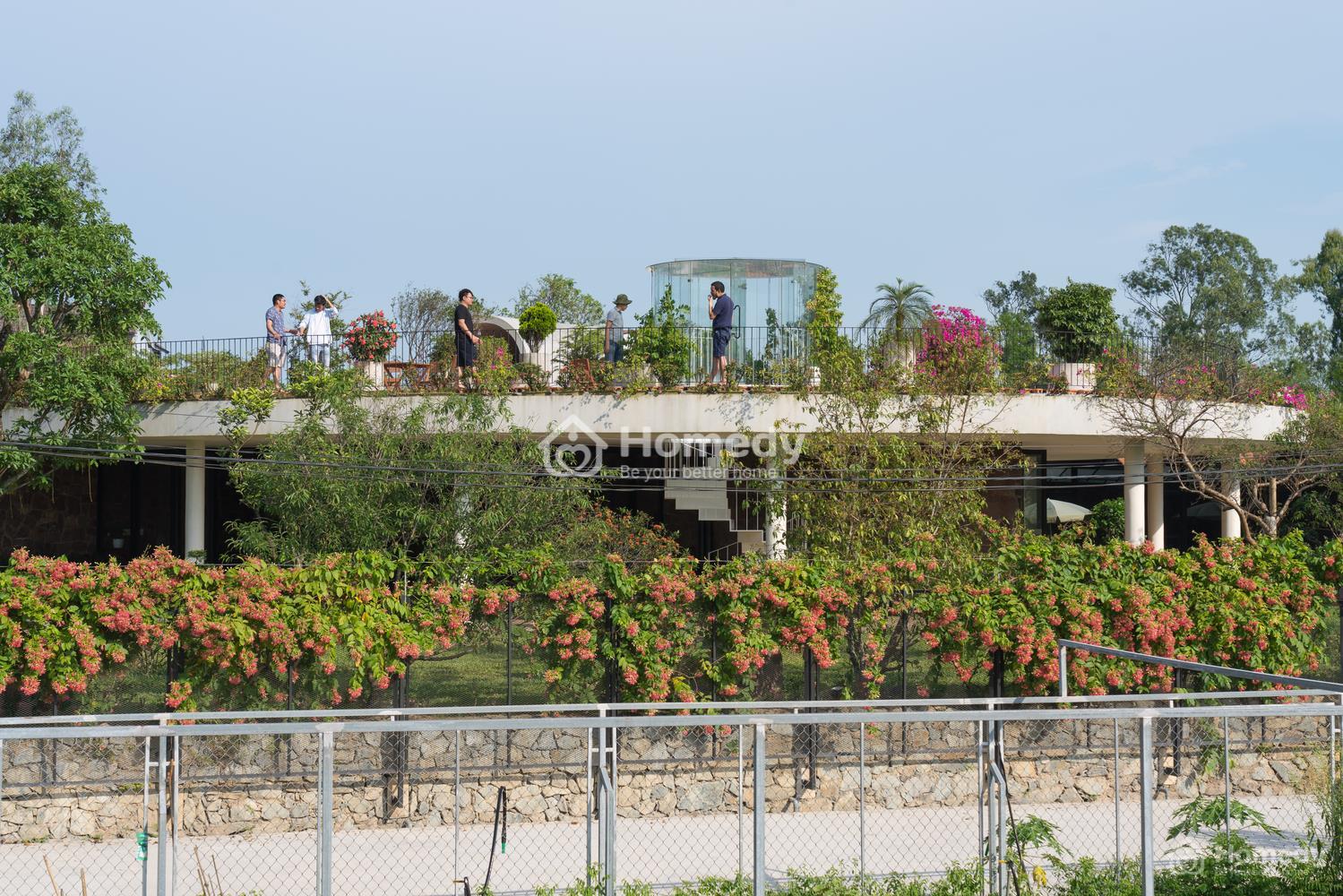 nha dep san thuong rong