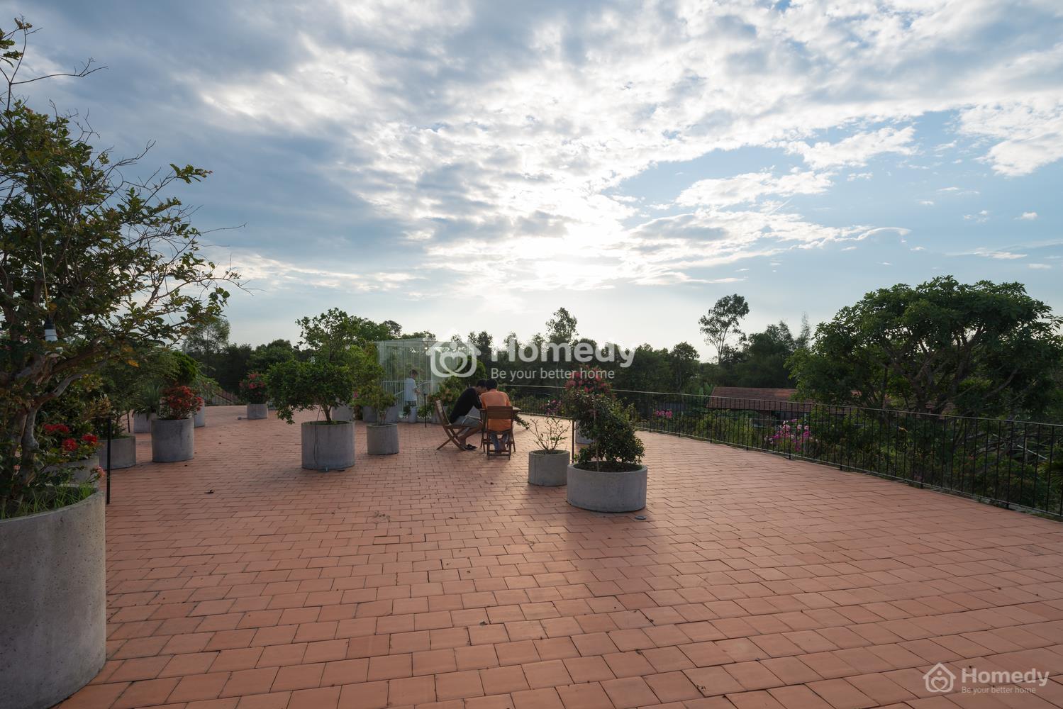 nha dep san thuong rong