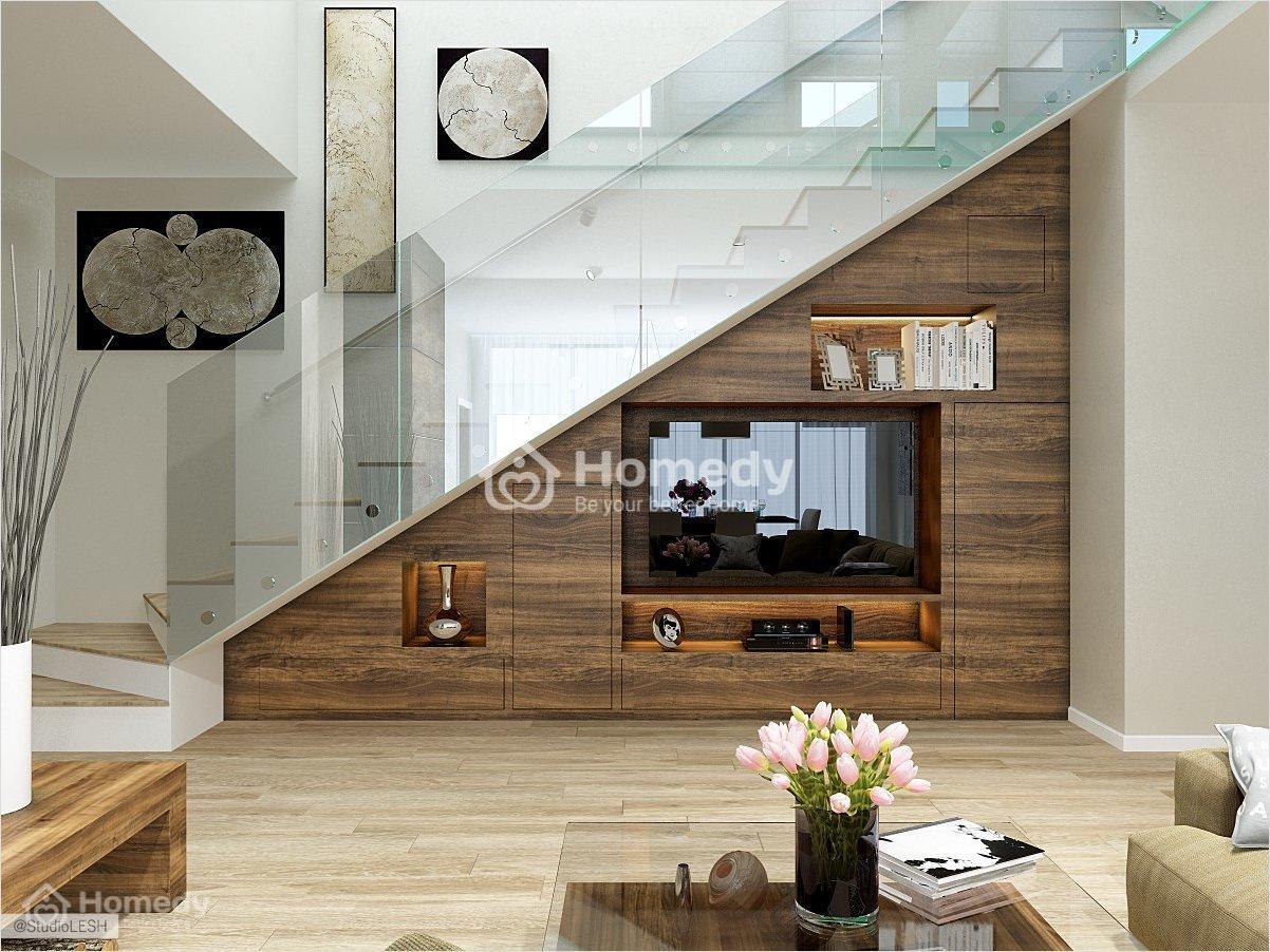 Tận dụng gầm cầu thang làm tủ phòng khách