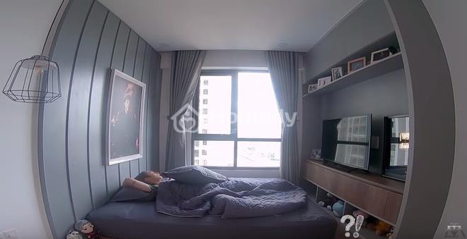 Phòng ngủ có diện tích vừa phải, được trang trí đơn giản