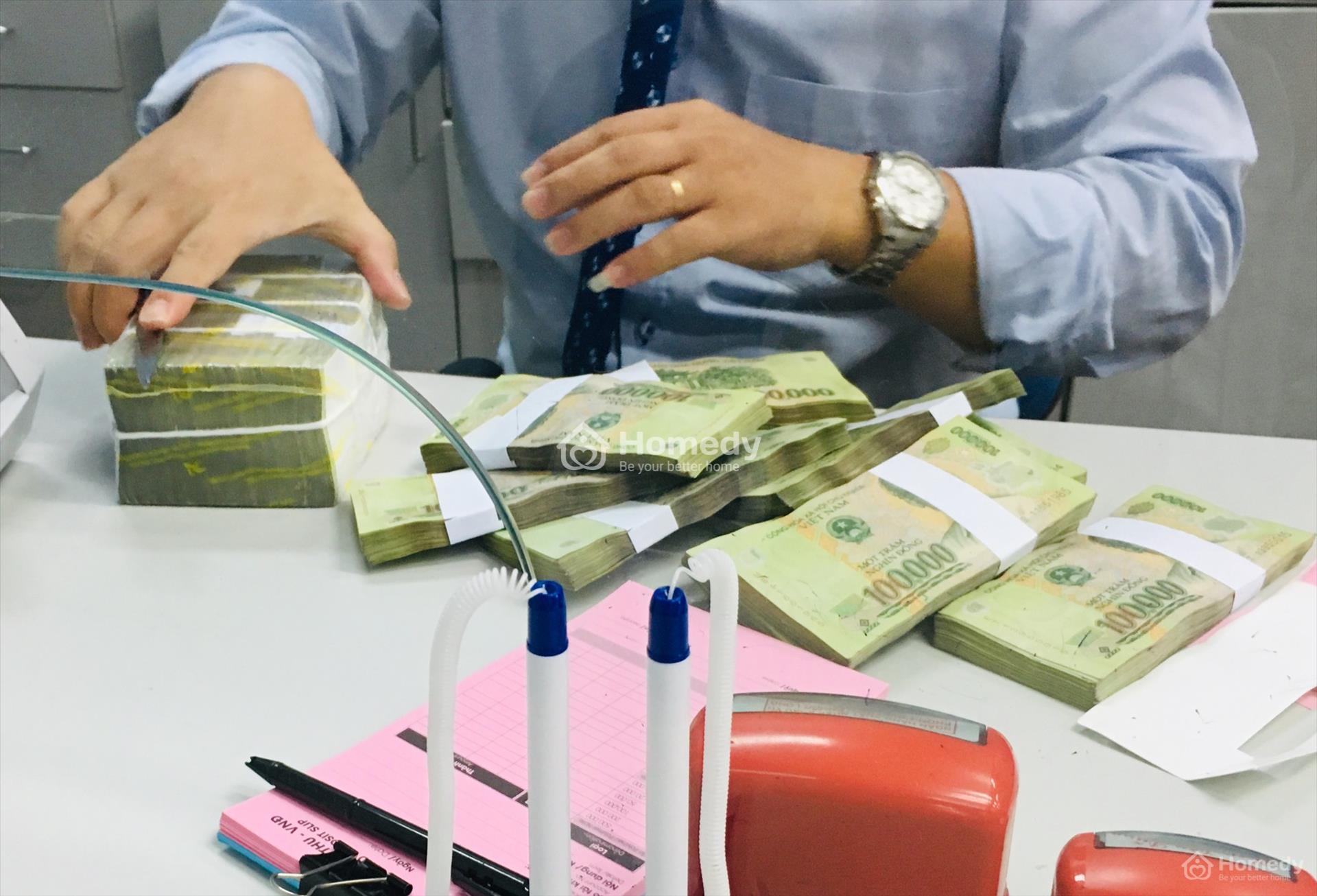 Lãi suất ngân hàng hiện nay đang khá thấp.