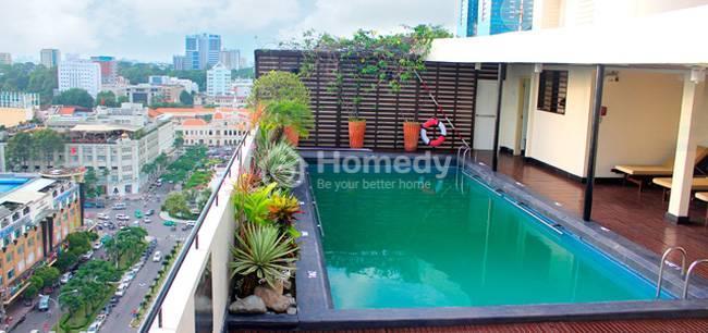 Biến không gian sân thượng thành bể bơi trong nhà 
