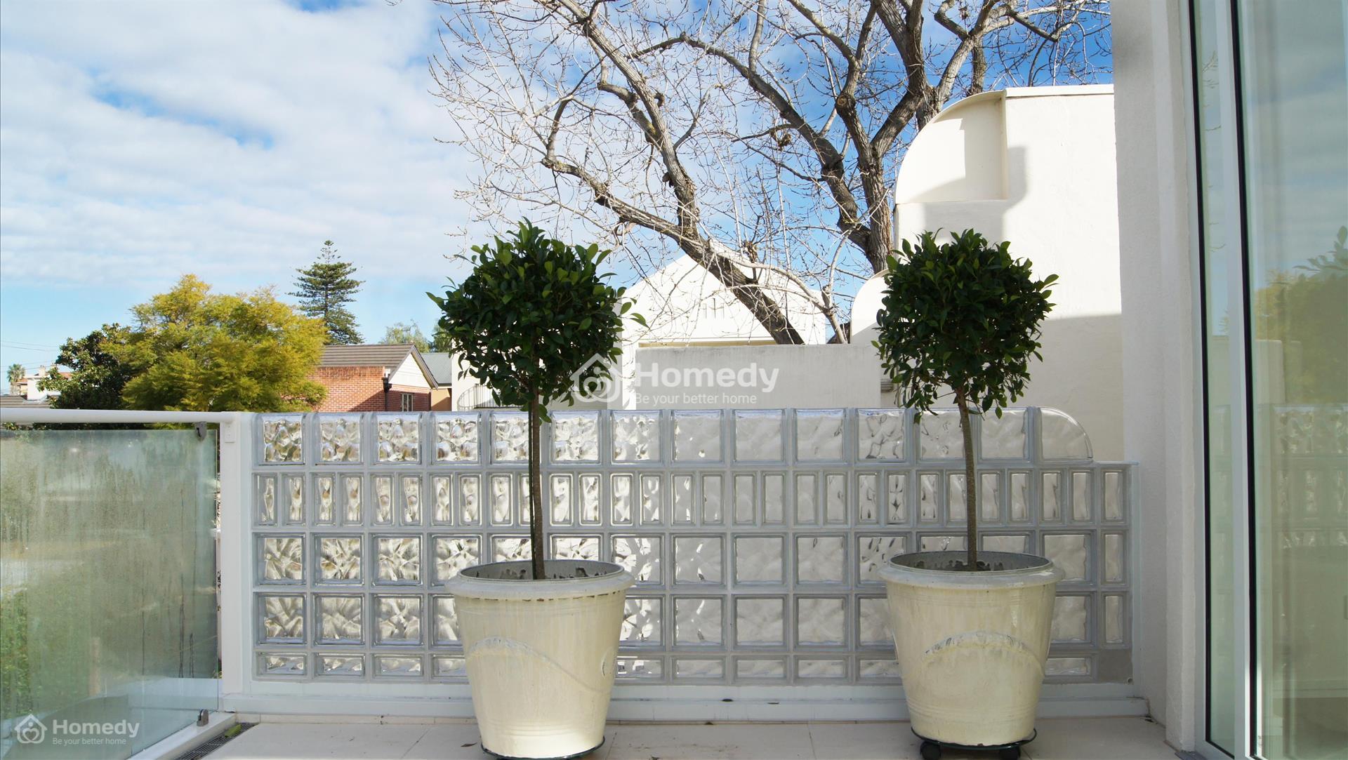 Trang trí sân vườn với gạch block kính