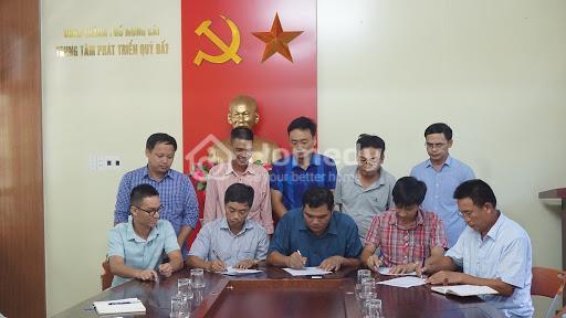 Quá trình bàn giao mặt bằng công trình xây dựng cần sự có mặt của ban quản lý công trình, bên bàn giao là đại diện nhà thầu và bên nhận thầu 