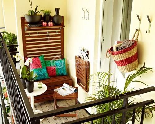 Thiết kế ban công thành góc đọc sách, uống trà và thư giãn