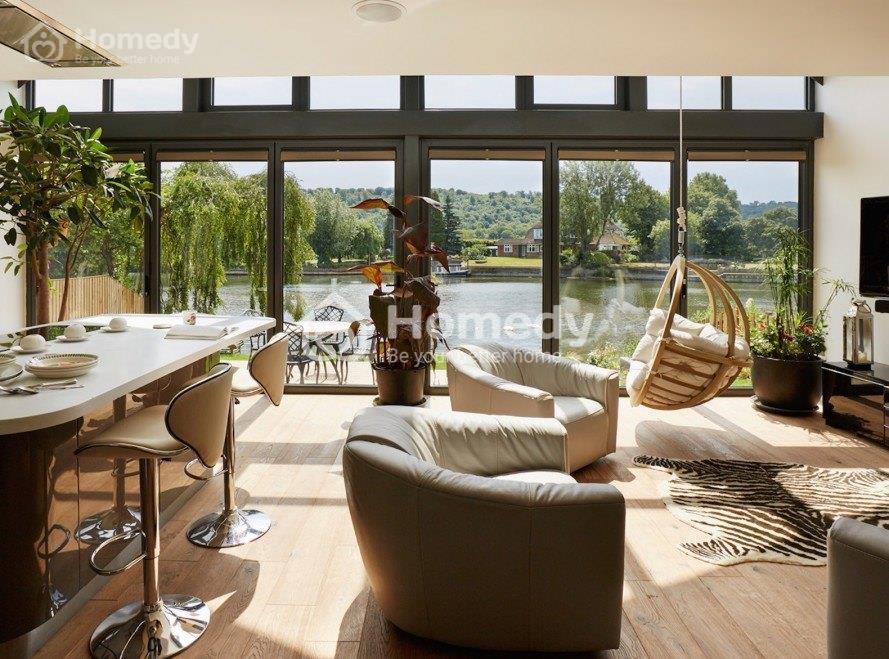 Ngôi nhà nằm bên bờ sông Thames
