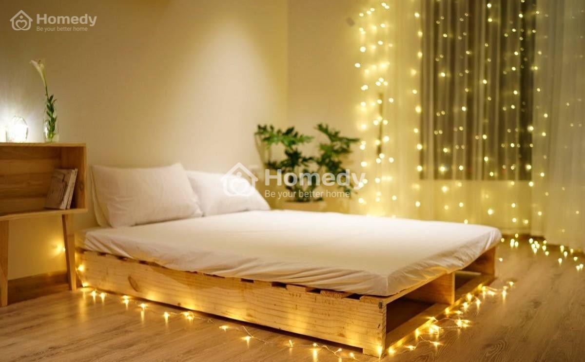 Trang trí phòng ngủ với đèn lung linh