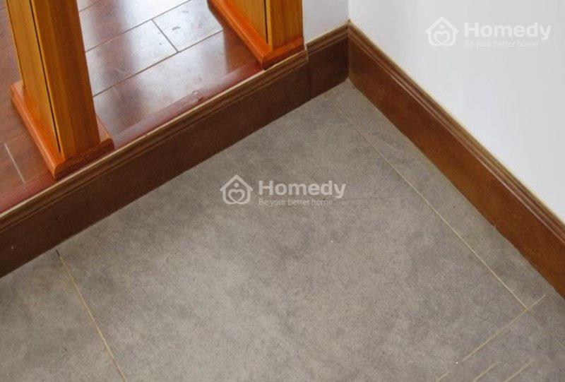 Gạch ốp chân tường giả gỗ