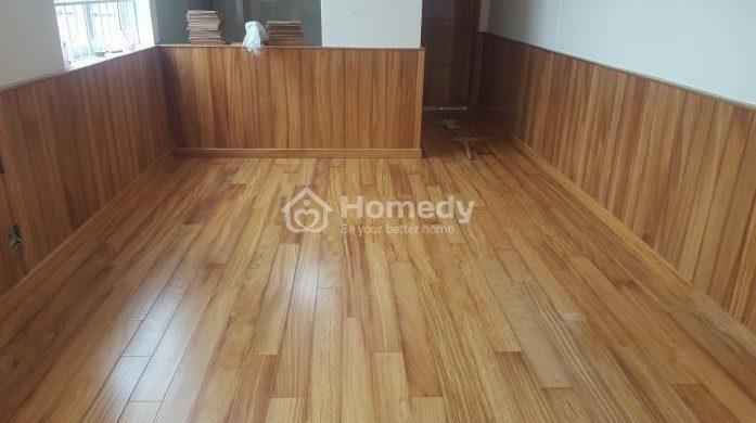 Gạch ốp chân tường đồng màu với gạch lát nền