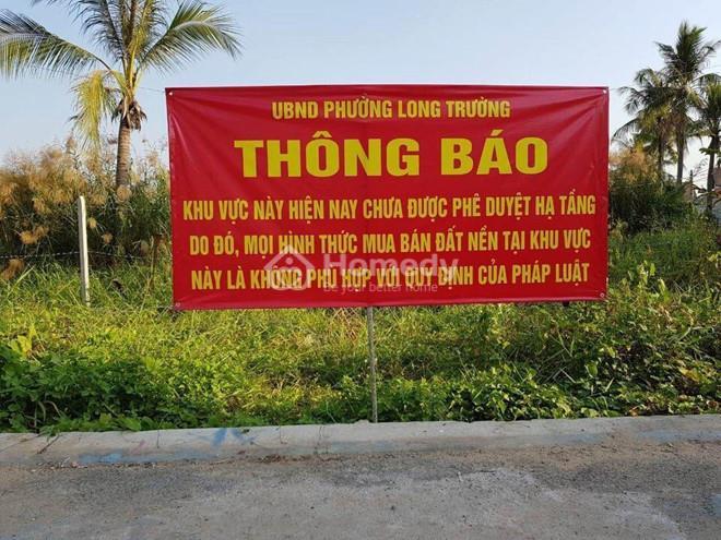 Chính quyền địa phương đã phải treo biển cảnh báo việc mua bán dự án ma trên địa bàn