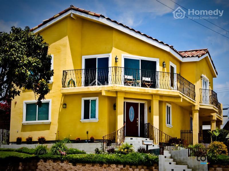 Người mệnh khuyết Hỏa sơn nhà màu vàng