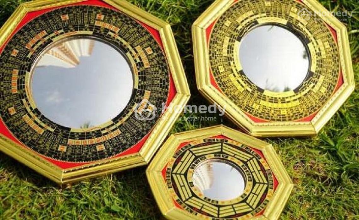 Ý nghĩa của việc treo gương trước cửa nhà