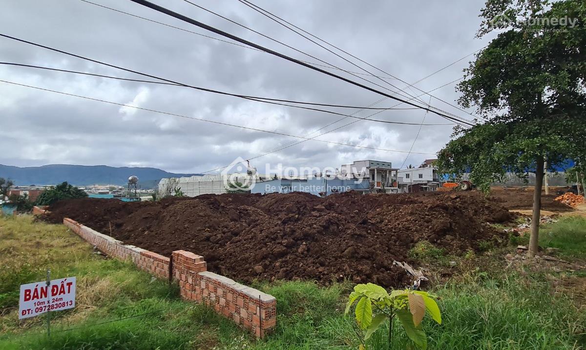 lấn chiếm đất của người khác