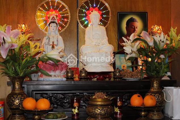 Với phong thủy bàn thờ Phật, ngôi nhà của bạn sẽ tràn đầy sức sống và linh thiêng. Hình ảnh này sẽ giúp bạn hiểu rõ hơn về sự quan trọng của việc lựa chọn địa điểm và thiết kế bàn thờ bằng phong thủy để giúp cho tâm hồn được thanh tịnh và trong sáng.