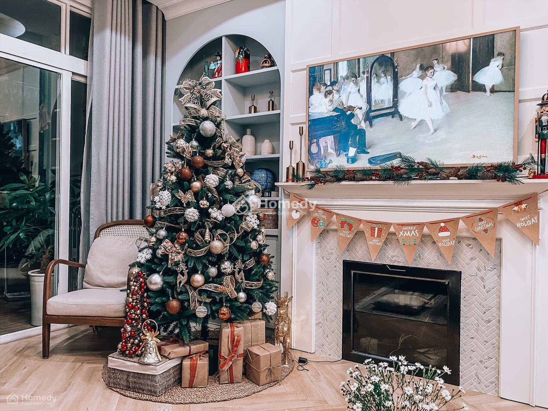 Đừng bỏ lỡ ý tưởng trang trí cây thông Noel đẹp nhất để làm mới không gian ngôi nhà của bạn trong dịp Giáng sinh. Với những cách trang trí sáng tạo và độc đáo, bạn sẽ có một cây thông Noel tuyệt vời để tự hào chào đón mùa lễ hội.
