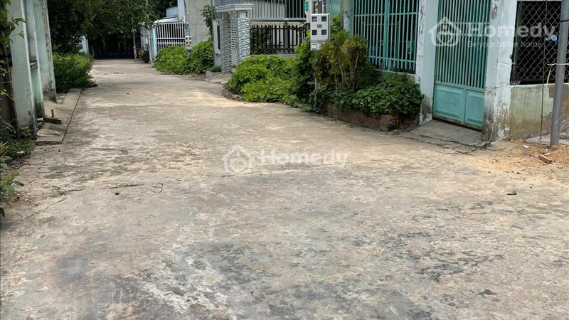 Gia đình cần tiền trả nợ cần bán gấp lô đất 100m2, sổ hồng riêng, ngay chợ, kế bên KCN Nhật - Hàn - Ảnh 2