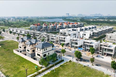 Tôi cần bán rẻ lô 308m2 đường 10m - đối diện Regal Victoria Villas, sổ đỏ lâu dài