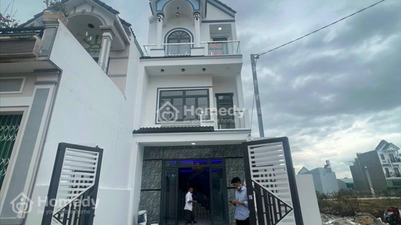 Cần bán gấp nhà mặt tiền đường ở Bình Chuẩn, BD, nhà rộng rãi thoáng mát, gần chợ giá chỉ 870 triệu - Ảnh 1