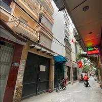 Ngõ phố 67 Thái Thịnh, trung tâm quận Đống Đa, dân cư đông đúc.
