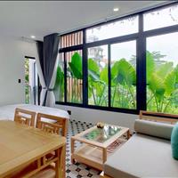 Hoàng hôn bên khung cửa trong không gian Á Đông