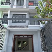 Cho thuê nhà nguyên căn ngay mặt tiền đường DT743A, KDC Phú Hồng Thịnh 10