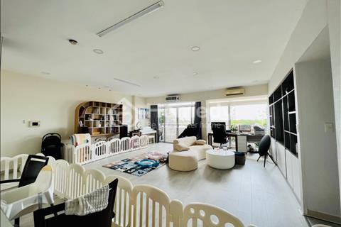 Bán căn hộ chính chủ Phú Mỹ Hưng 136m2 ban công dài 13m hướng Đông Nam giá thương lượng