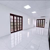 Chính chủ cho thuê văn phòng tầng 3,4, view hồ, căn góc đẹp ngay cổng KĐT Dương Nội, giá cực ưu đãi