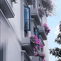 Hoa mộc lan giữa trời tháng năm