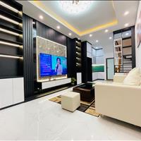 Bán nhà Lạc Long Quân Cầu Giấy ô tô đậu cửa 15m ra bãi xe, lô góc 33m2 4T MT 3.47m giá chỉ 5.2 tỷ
