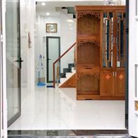 Nhà 3 mặt tiền hẻm Quận 5, đường Võ Văn KIệt, mới 100%
