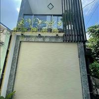 Gia đình cần tiền bán gấp nhà Phạm Hùng, Quận 8, gồm 1 lầu, DT 4x21,5m, có ban công
