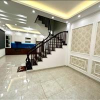 Bán nhà lô góc Hoa Lâm phố, sau chợ Việt Hưng, 50m2 5 tầng đẹp, sổ chữ nhật, cực gần ô tô tránh