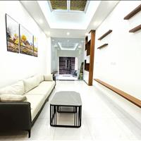 Chính chủ bán nhà ngõ 5 Hoàng Quốc Việt, ô tô con đỗ cửa, 4 tầng, 5,85 tỷ.