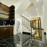 Cần bán gấp nhà 175 Lạc Long Quân, 31m2, 4 tầng, 3,8m mặt tiền, 4,15 tỷ, sát ô tô.