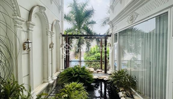 Biệt thự châu âu tuyệt đẹp, giáp quận 7,.hầm 
5 lầu chỉ 28 tỷ - Ảnh 1