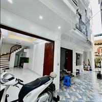 Nhà mới đội cấn, thang máy, 40m, 5,6 tỷ, tặng nội thất