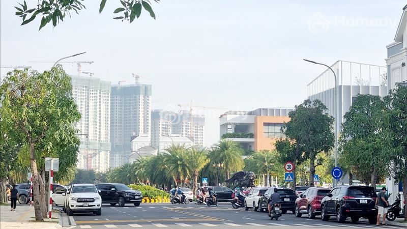 Nhà phố Vinhomes quận 9 đã hoàn thiện, giá cho thuê 15tr/tháng, có máy lạnh - Ảnh 8