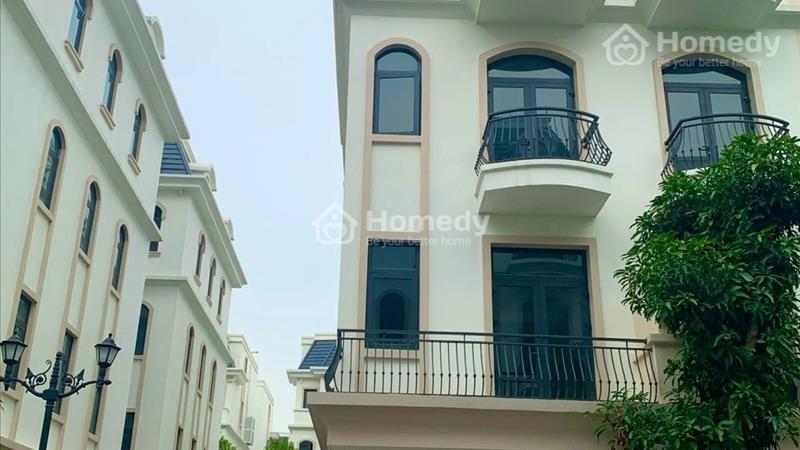 Bán nhà phố thương mại shophouse Vinhomes Ocean Park 2 khu Sao Biển xẻ khe gần 100m2 đỗ được 4 ô tô - Ảnh 1