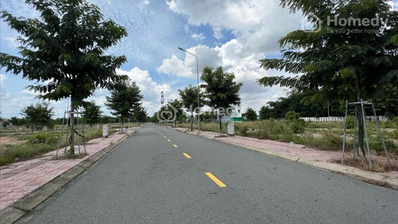 Đất ngộp ngay trung tâm Thành Phố Bến Cát , 810 triệu / 100m2 - Ảnh 1