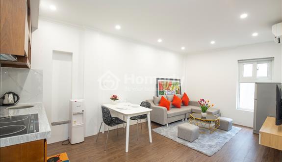 Cho thuê căn hộ dịch vụ 1 ngủ 55m2 phố Kim Mã, cạnh hồ Ngọc Khánh, Rmit. - Ảnh 1