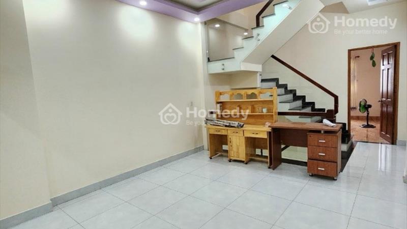 Nhà hướng Đông Nam, sân để 2 xe hơi, vị trí phong thủy tốt. - Ảnh 8