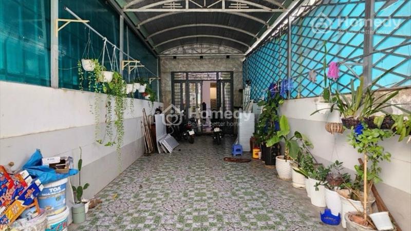 Nhà hướng Đông Nam, sân để 2 xe hơi, vị trí phong thủy tốt. - Ảnh 5