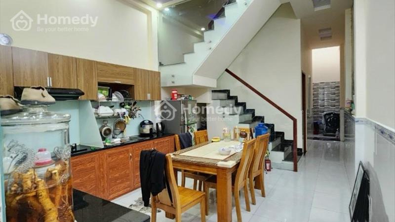 Nhà hướng Đông Nam, sân để 2 xe hơi, vị trí phong thủy tốt. - Ảnh 9