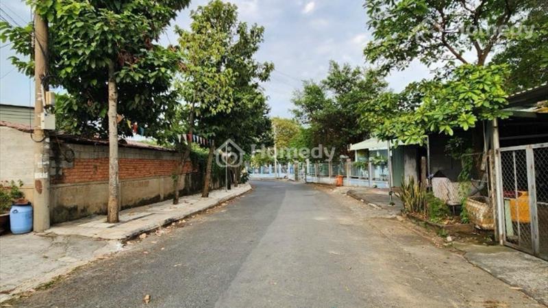 Nhà hướng Đông Nam, sân để 2 xe hơi, vị trí phong thủy tốt. - Ảnh 1