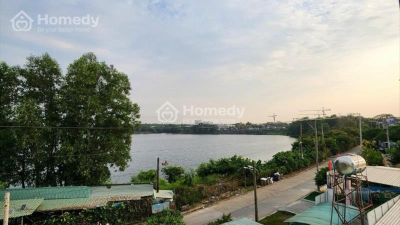 Nhà hướng Đông Nam, sân để 2 xe hơi, vị trí phong thủy tốt. - Ảnh 6