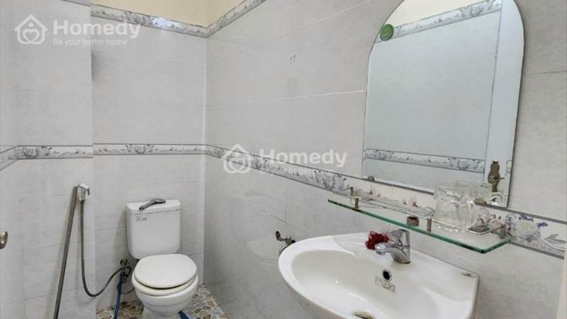 Nhà hướng Đông Nam, sân để 2 xe hơi, vị trí phong thủy tốt. - Ảnh 15