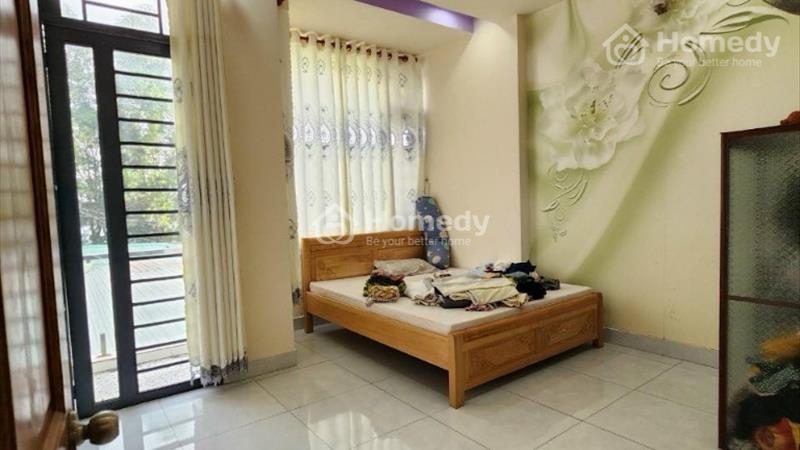 Nhà hướng Đông Nam, sân để 2 xe hơi, vị trí phong thủy tốt. - Ảnh 11