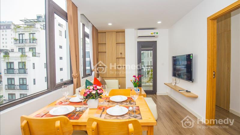 Tòa nhà Sumitomo cho thuê căn hộ dịch vụ 2 ngủ -80m2 có ban công 2 mặt thoáng tại Phố Linh Lang. - Ảnh 2