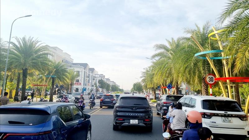 SỐC! Cho thuê tầng nhà phố 176m2 giá chỉ 10tr/tháng, có thang máy tại Vinhomes quận 9 - Ảnh 2