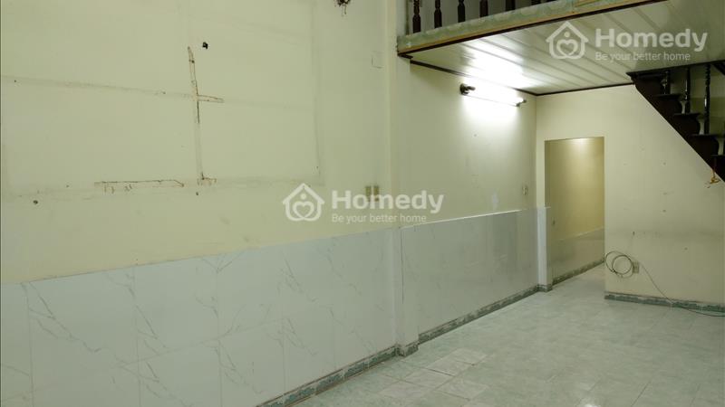 Cho thuê nhà cấp 4 nguyên căn trệt + lửng, ngay sát Q1 - Ảnh 1